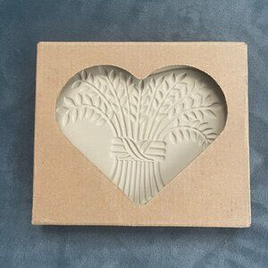 Pampered Chef Bountiful Heart Stoneware Mold